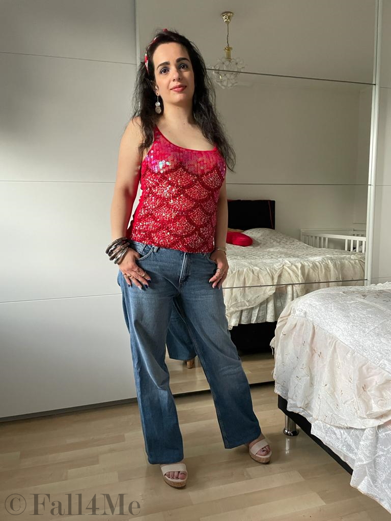 90s style for summer with denim, party tops and catchy eye-matching.