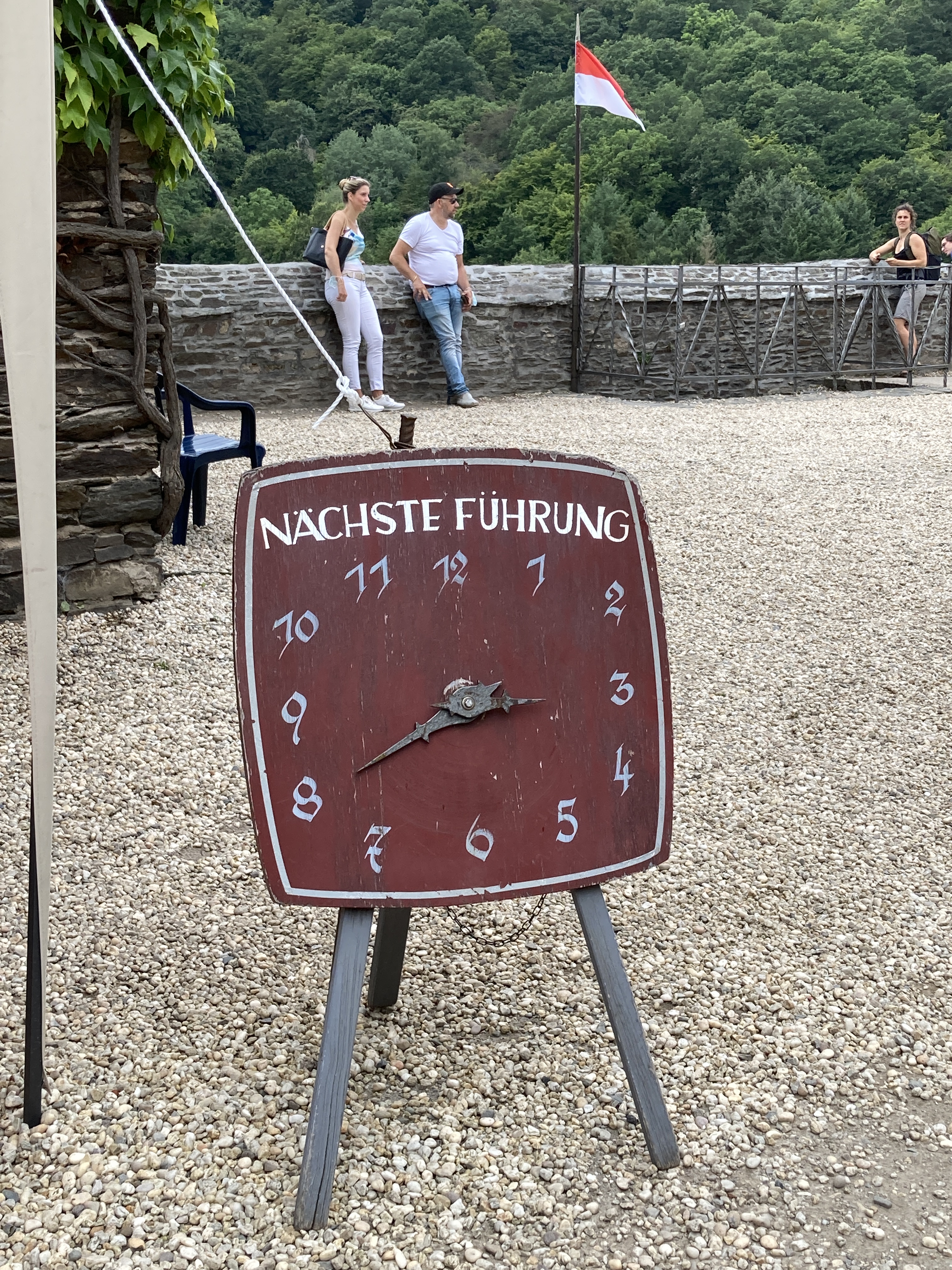 A clock that is announcing the time of the next study trip.