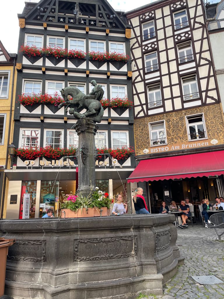 A fountain in the middle of the town Cochem