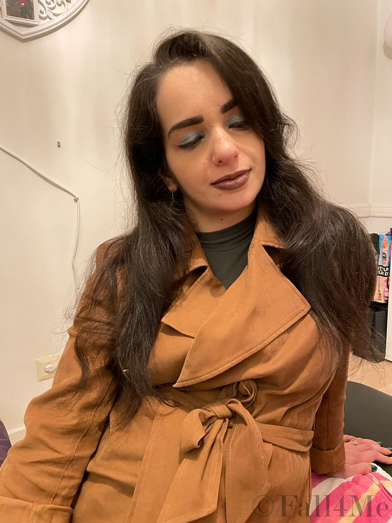 Amazon and jungle style put into reality with colors and mixed-printed with the accessories.