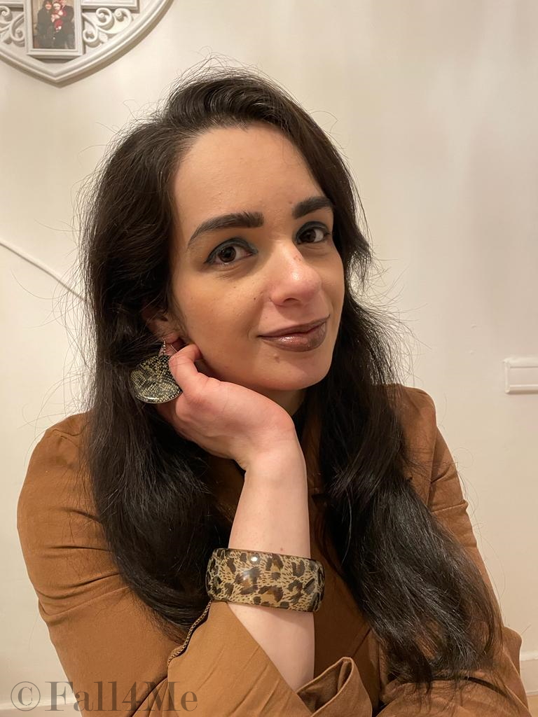 Amazon and jungle style put into reality with colors and mixed-printed with the accessories.