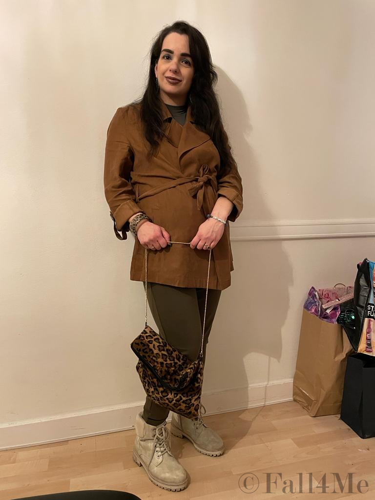 Amazon and jungle style put into reality with colors and mixed-printed with the accessories.