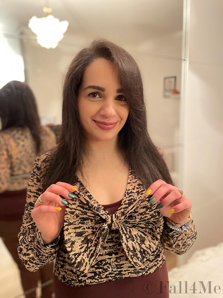 An brown all over look with different shades.