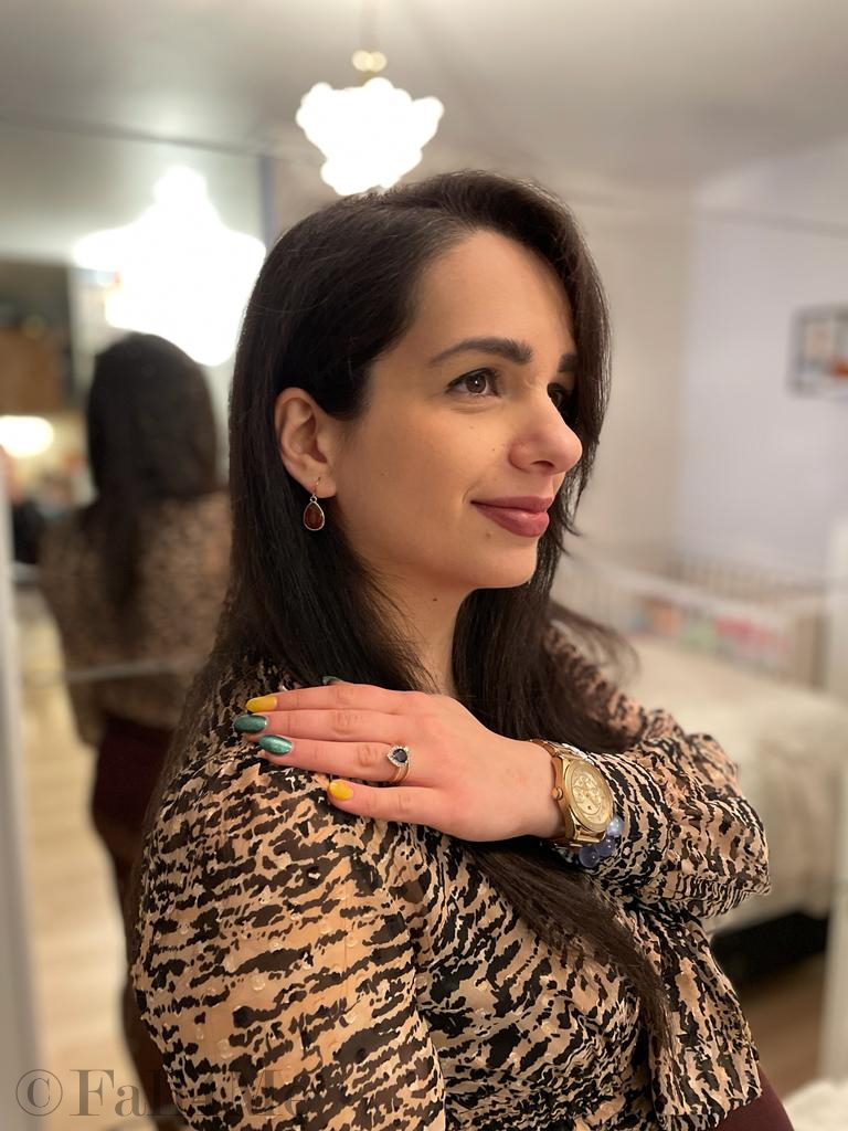 An brown all over look with different shades.