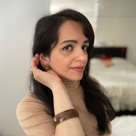 Masculine tailoring with business trousers and a turtle neck in beige and steel blue accessories.