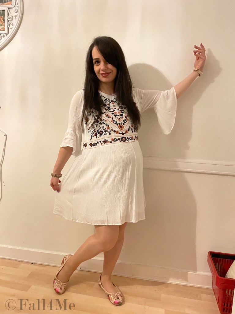 The summer essential linen based on a dress and a look built-up around it.