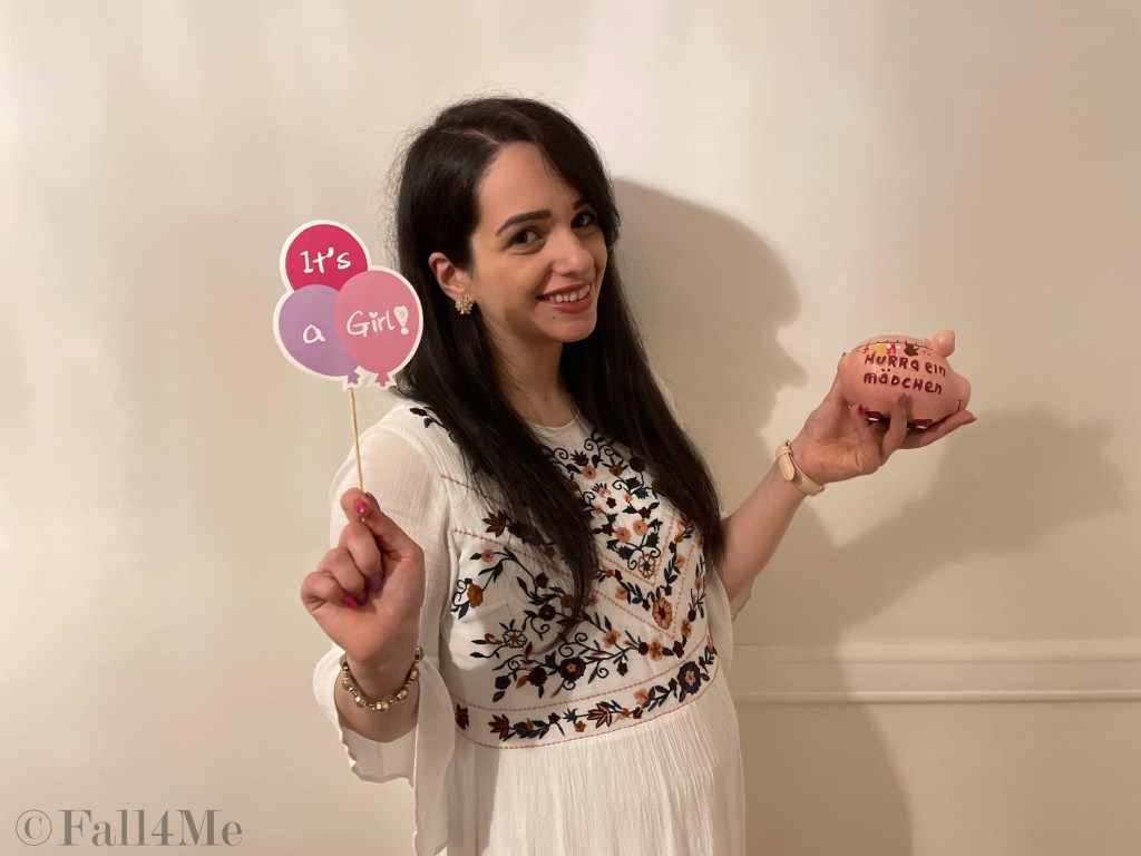 The summer essential linen based on a dress and a look built-up around it.