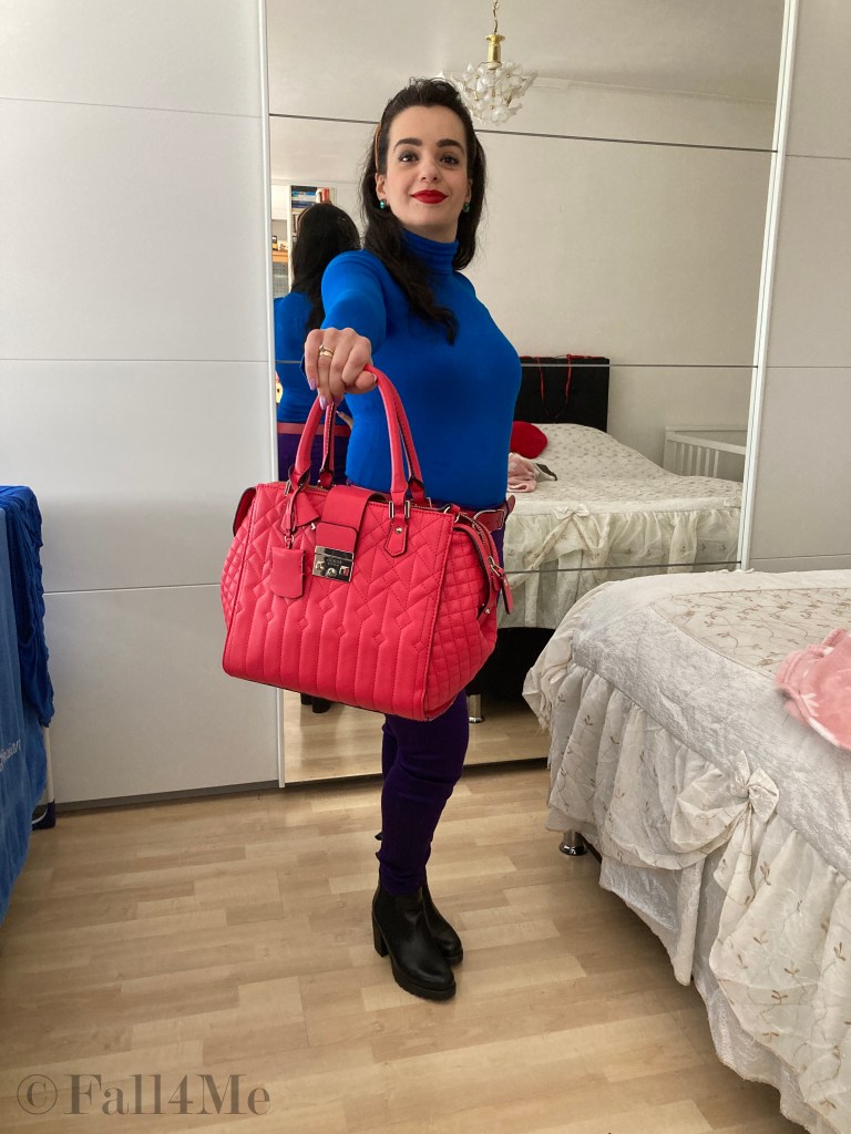 Color-blocking style with a trendy pink bag and colorful stud earrings.