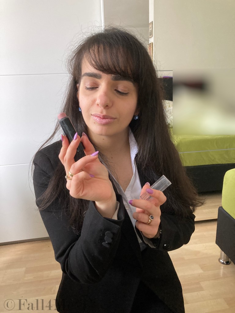 Glowing skin with one product on eyes, cheeks and lips.