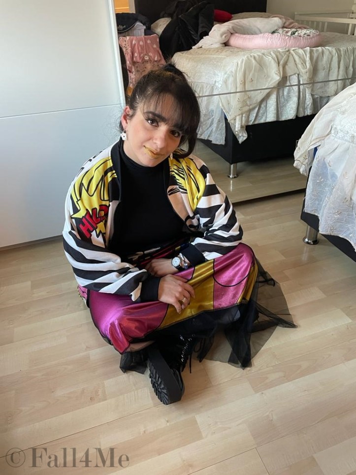 Colorful oversize style for spring. 