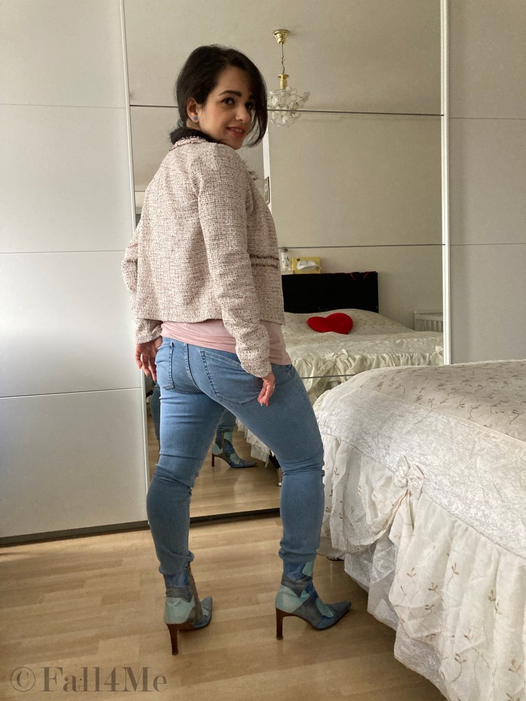 Light denim combined with soft shades of peach and pink.