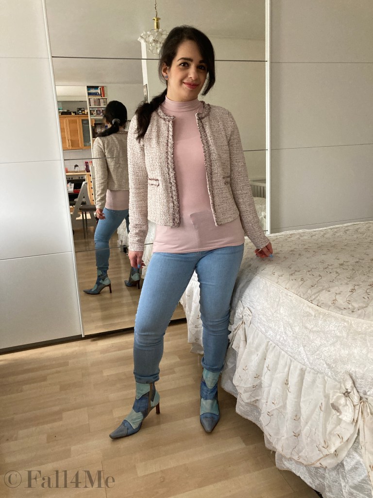 Light denim combined with soft shades of peach and pink.