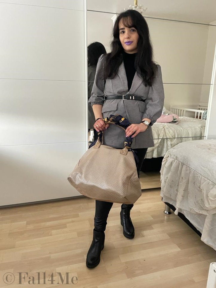 Spring trends combined in clothing, make-up and accessories.