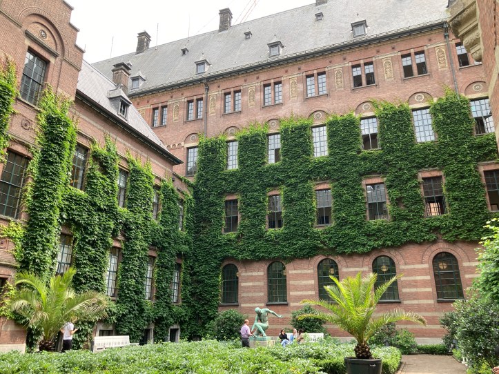 Inside the garden of the townhall in Rotterdam.