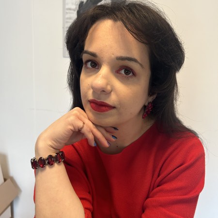 A look completely in red where also the make-up is red.