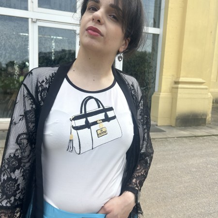 The style of the season in black and white contrasted by turquoise and high craftmanship.