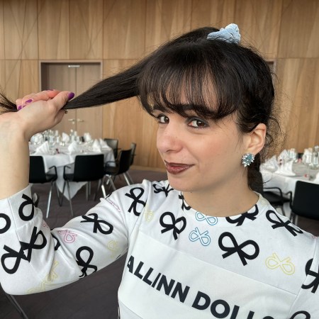 A basic look with blue jeans and a white shirt.