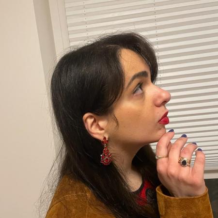 Red/cognac-colored leather from head to toe.