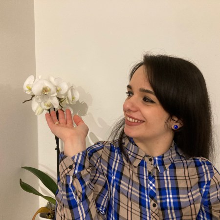 Flannel combined with the summer goth make-up