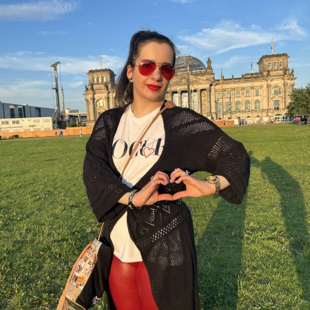 T-shirts with a message worn with a coarse-knit cardigan.