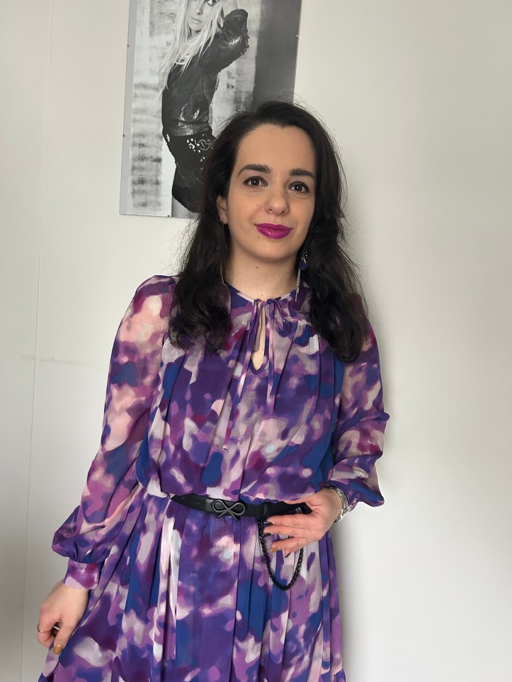 Accentuated waist for the indoor look.