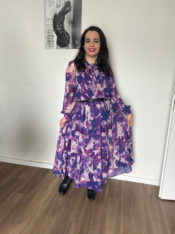 Accentuated waist for the indoor look.