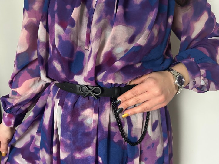 Accentuated waist for the indoor look.