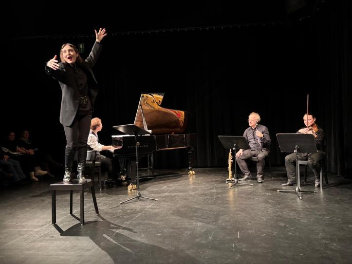 Leon Gurvitch präsentiert Charms