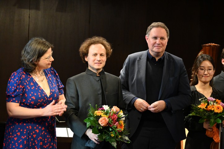 Komponist Leon Gurvitch neben Kultursenator Dr. Brosda.