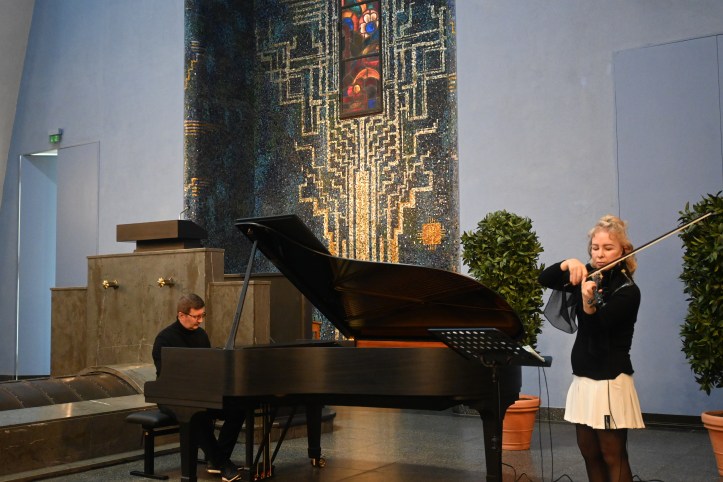 Boris Kosak und Freundin Svetlana beim Soundcheck in der Fritz-Schumacher-Halle.