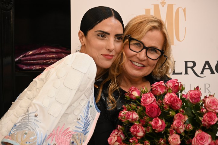 Liz Malraux mit ihrem Model Zoe Helali