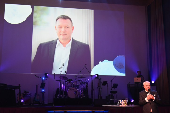 Abschied beim Blauen Ball