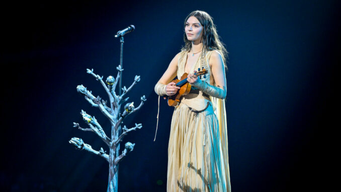 Eva Marija at her floral microphone and her violin during the reheardsals of the second semi-final.